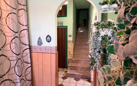 RIF. 0205 CASA INDIPENDENTE